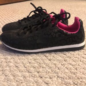 Nike black leopard sneakers